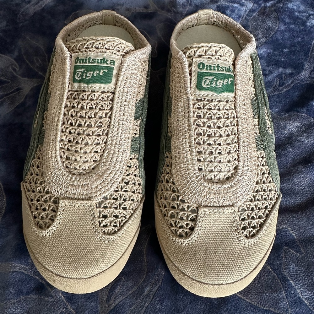 Onitsuka Tiger by Asics Kids Sneakers - Cream and Green
BRAND NEW. No Box